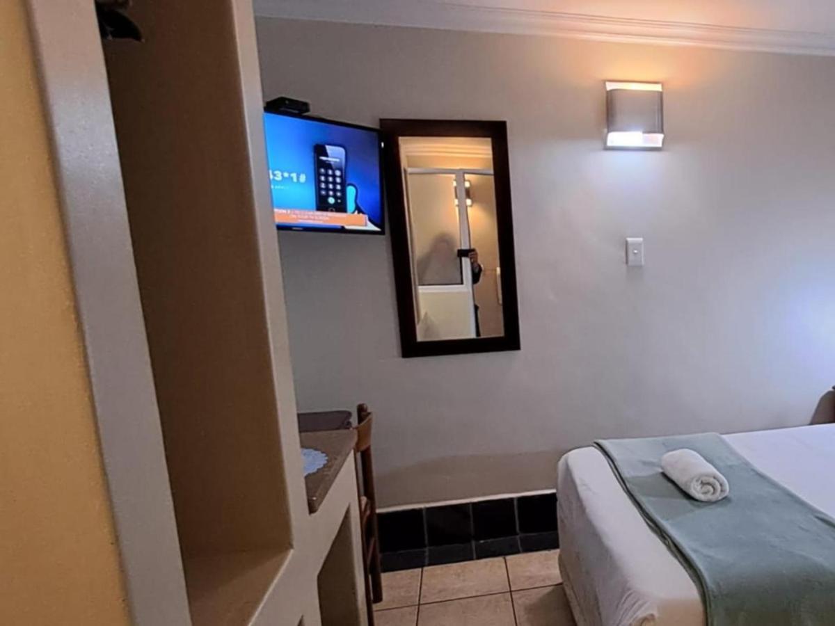 موسيلباي Green Door Guest House الغرفة الصورة