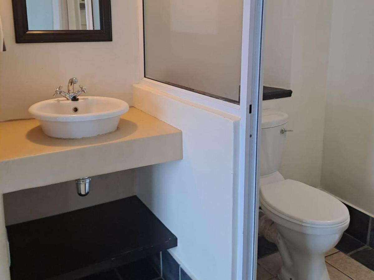 موسيلباي Green Door Guest House الغرفة الصورة
